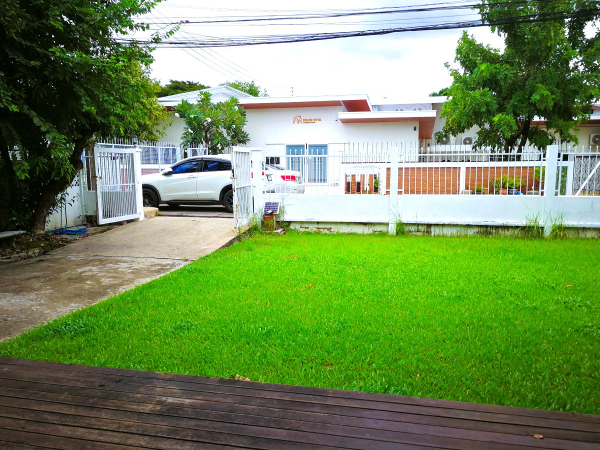 picture Two-story detached house in Mitraphap Village, Soi Onnut 46, Sukhumvit 77 area. - 18/19