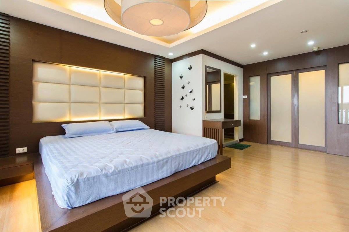 picture 30th-Floor 1-BR At State Tower Condominium Near BTS Saphan Taksin (ID 3401085) - 1/14