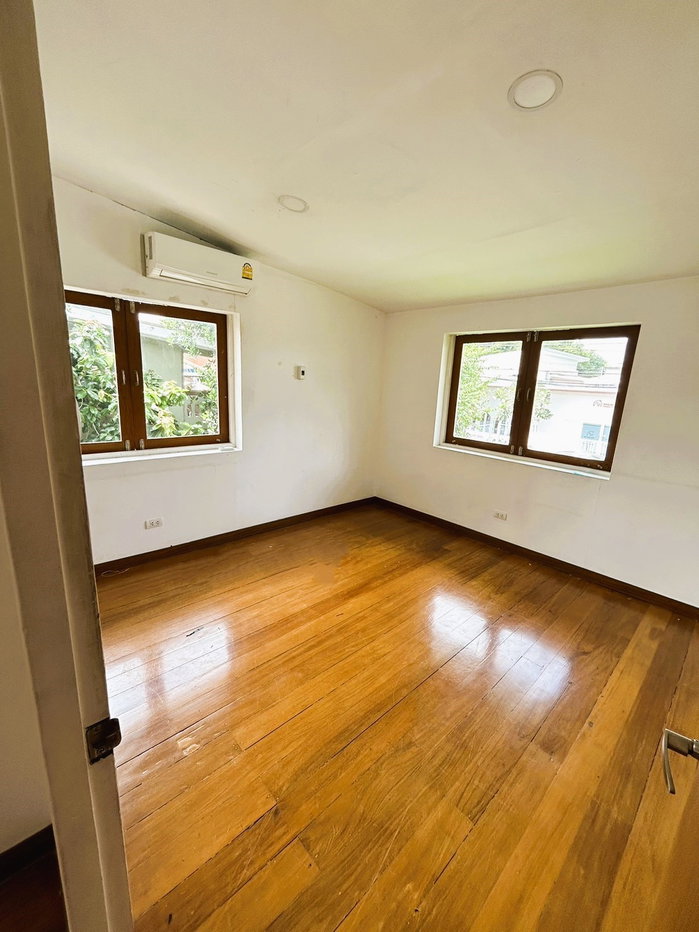 picture Two-story detached house in Mitraphap Village, Soi Onnut 46, Sukhumvit 77 area. - 16/19