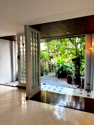 เช่าทาวน์โฮม ถนนสุขุมวิท : LTH16332 - 4-Storey Townhouse for Rent | Thonglor Soi 7 | 450 Sq.m. | 6 Beds/Offices | 4 Baths | 150K/Month