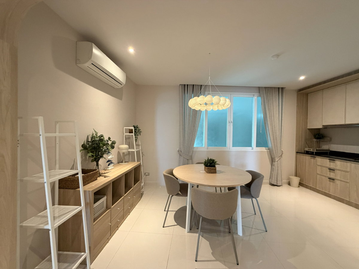 picture Beachfront Jomtien condo renovated only 30k THB - 8/18