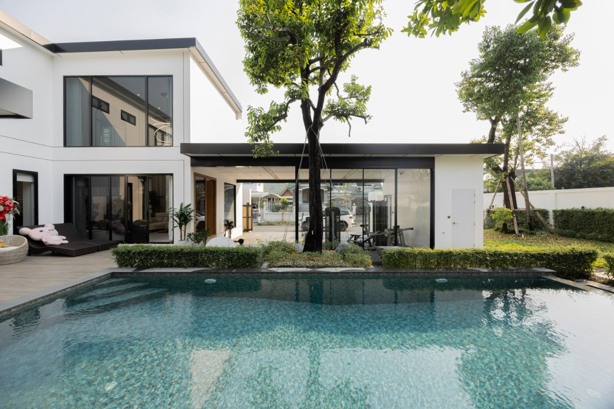 รูป Pool Villa 2 ชั้น บ้านหรูสไตล์โมเดิร์น พร้อมสระว่ายน้ำในตัว ใกล้เซ็นทรัลแอร์พอร์ตและสนามบิน #A8-V0051 - รูปที่ 4/26