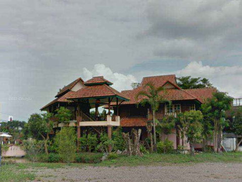 Big house, close to Robinson Department Store , Central Airport Plaza. Airport , Old city. Prime city location.