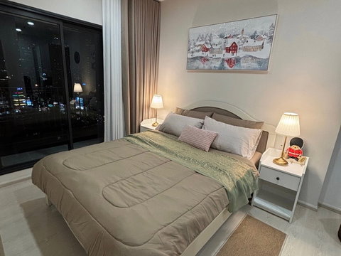 rent: Life Charoen Nakhon - Sathorn. Beautiful unit in a great, move-in ready, and close to BTS Krung Thon Buri.please add me on LINE: @841qqlnr