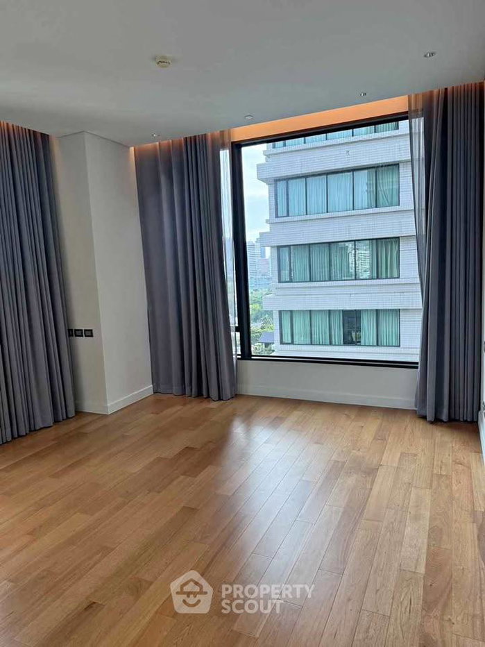 picture 2-BR Condo at Sindhorn Residence near BTS Ratchadamri (ID 3399452) - 1/18