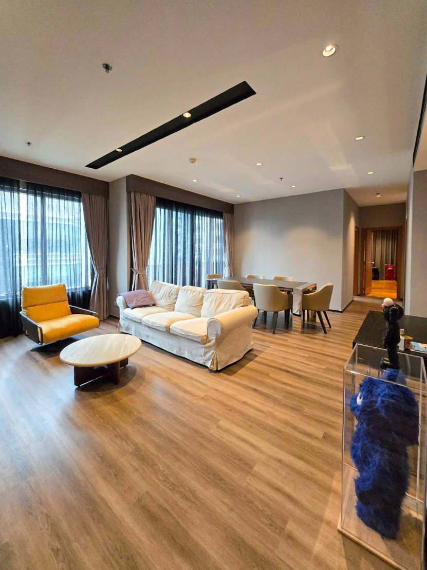ให้เช่าThe Emporio Place (ดิ เอ็มโพริโอ เพลส)   ห้องใหญ่ใกล้BTSพร้อมพงษ์ 