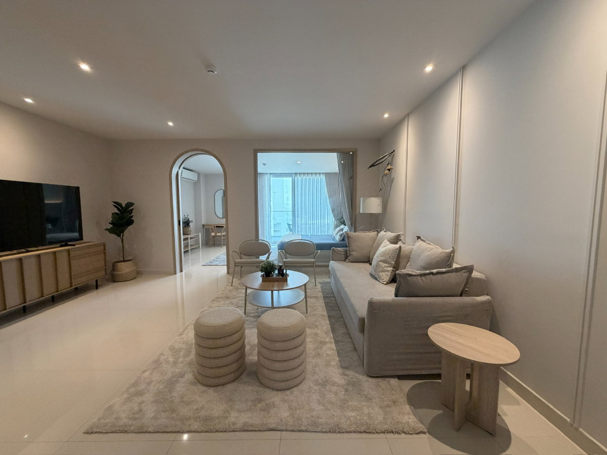 picture Beachfront Jomtien condo renovated only 30k THB - 4/18