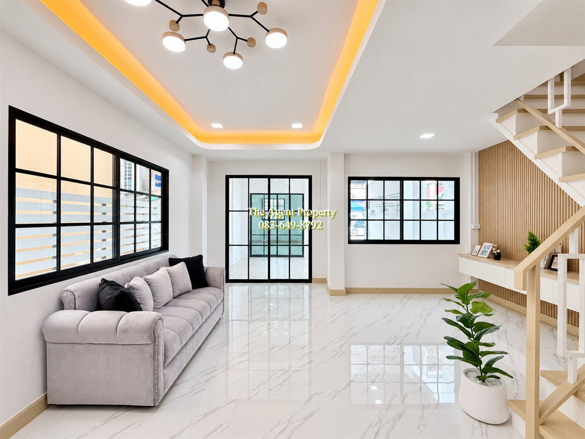 รูป ขายบ้าน 2 ชั้น หมู่บ้านอมรทรัพย์ เลียบวารี 25 หนองจอก เนื้อที่ 24.4 ตร.ว. 4 ห้องนอน 2 ห้องน้ำ จอดรถ 1-2 คัน หลังบ้านโล่ง ราคา 2.35 ล้าน - รูปที่ 4/17