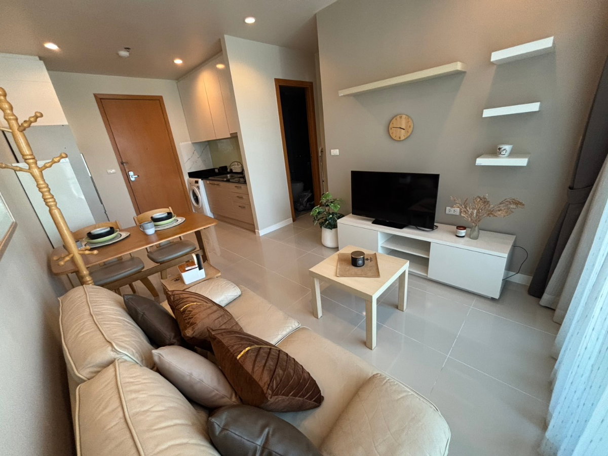 picture P-10593 For Rent: Circle Condominium City View Floor 32 🏙️ - 6/7