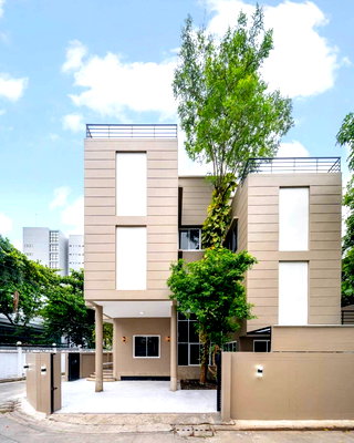 เช่าบ้านเดี่ยว ถนนวิภาวดีรังสิต : 🏡✨ ให้เช่า บ้านเดี่ยว 3.5 ชั้น รีโนเวทใหม่ | ทำเลวิภาวดี ใกล้ BTS หมอชิต เหมาะทำ Home Office