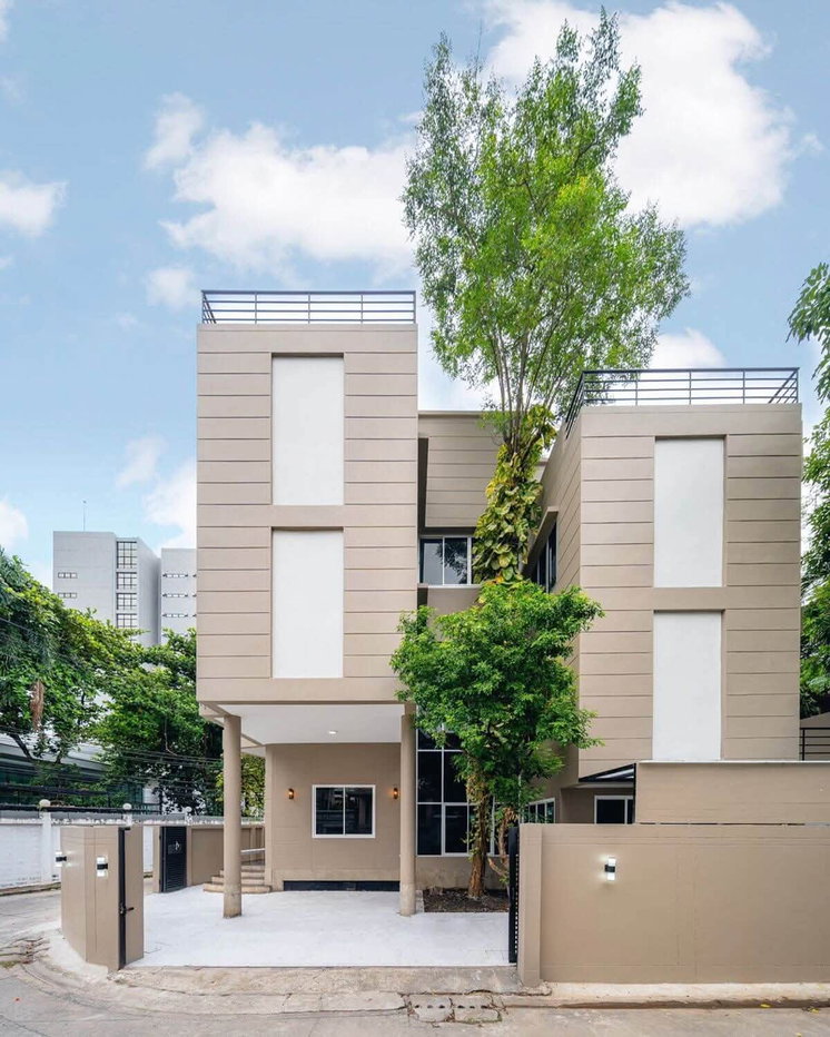 รูป 🏡✨ ให้เช่า บ้านเดี่ยว 3.5 ชั้น รีโนเวทใหม่ | ทำเลวิภาวดี ใกล้ BTS หมอชิต เหมาะทำ Home Office - รูปที่ 1/15
