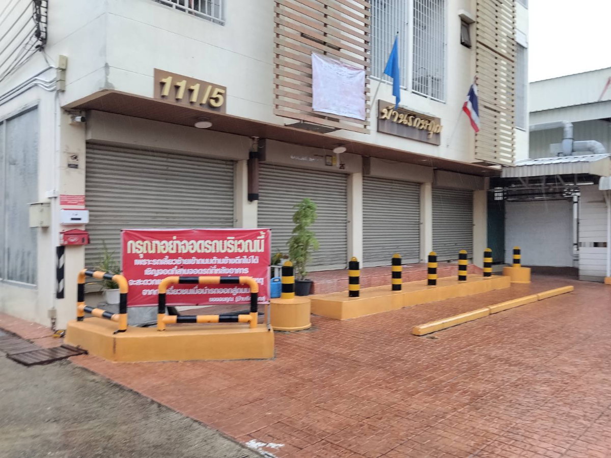 รูป พื้นที่ว่างให้เช่าทำร้านค้า ติดถนน มีที่จอดรถสะดวก - รูปที่ 3/9
