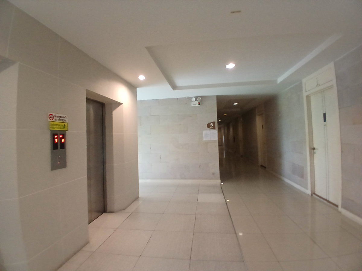 picture Happy Condominium, Lardprao 101, 5th floor, corner room. - 18/20
