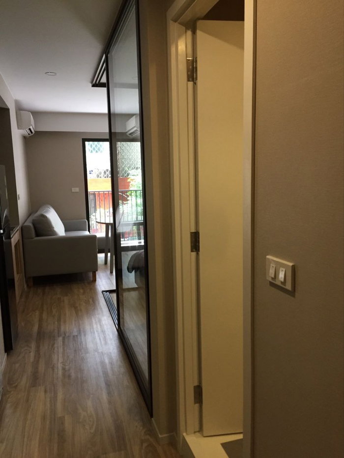 picture Blossom Condo@Sathorn Charoenrat【𝐑𝐄𝐍𝐓】🔥 Simple yet extraordinary, this room feels like a small home.🔥Contact Line ID: @hacondo - 8/12