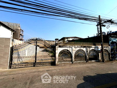 Land for sale Yan Nawa : 320 m² Land for Sale in Bang Phong Phang (ID 2674112)