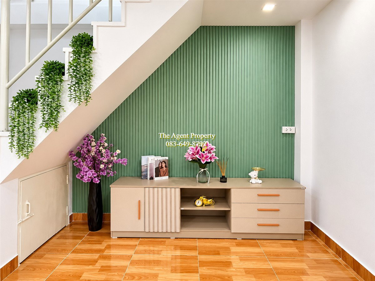 รูป ขายทาวน์เฮ้าส์ หมู่บ้านอมรทรัพย์ เลียบวารี 25 หนองจอก 24.3 ตร.ว. 4 ห้องนอน 2 ห้องน้ำ มีห้องนอนชั้นล่าง เฟอร์ครบ พร้อมอยู่ ฟรีโอน 2.35 ล้าน - รูปที่ 9/18