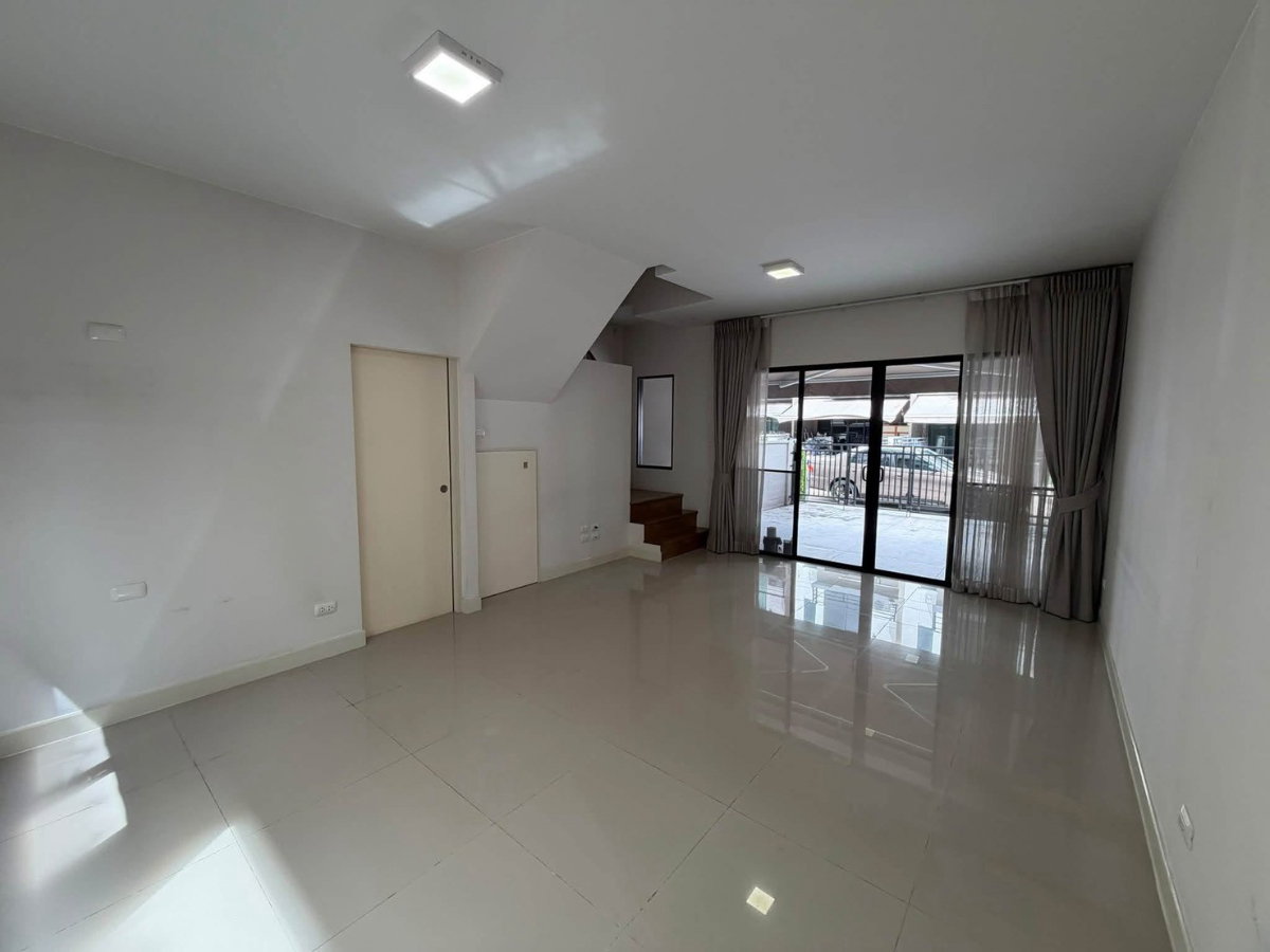 รูป 🏡🔥 ขาย / เช่า บ้านกลางเมือง พหลฯ–รามอินทรา 3 ห้องนอน 3 ห้องน้ำ ติดถนนเทพรักษ์ บ้านพร้อมอยู่ เดินทางสะดวก - รูปที่ 3/18