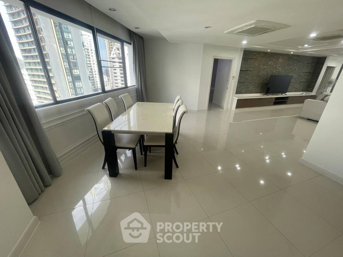 picture Pet-Friendly 3-BR President Park Condominium Near MRT Queen Sirikit (ID 3399994) - 5/10