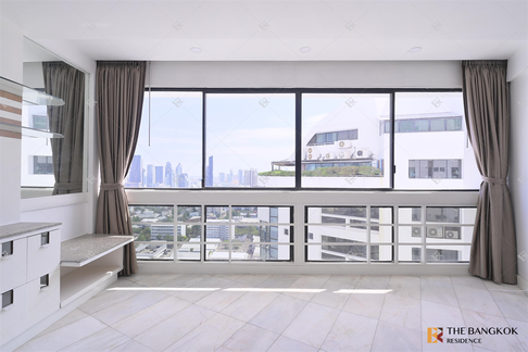 President Park Sukhumvit 24 Premium Luxury Condo in Prime Location