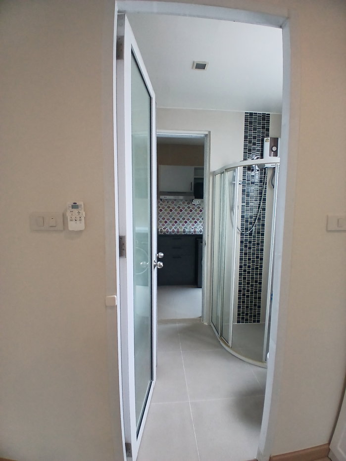 picture Happy Condominium, Lardprao 101, 5th floor, corner room. - 11/20