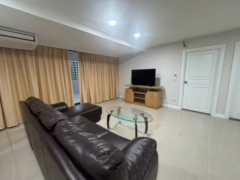 For rent Supalai Place Sukhumvit 39 special price Nice room high floor city view ready to move in ‼️DS4315 | Line @Dstay