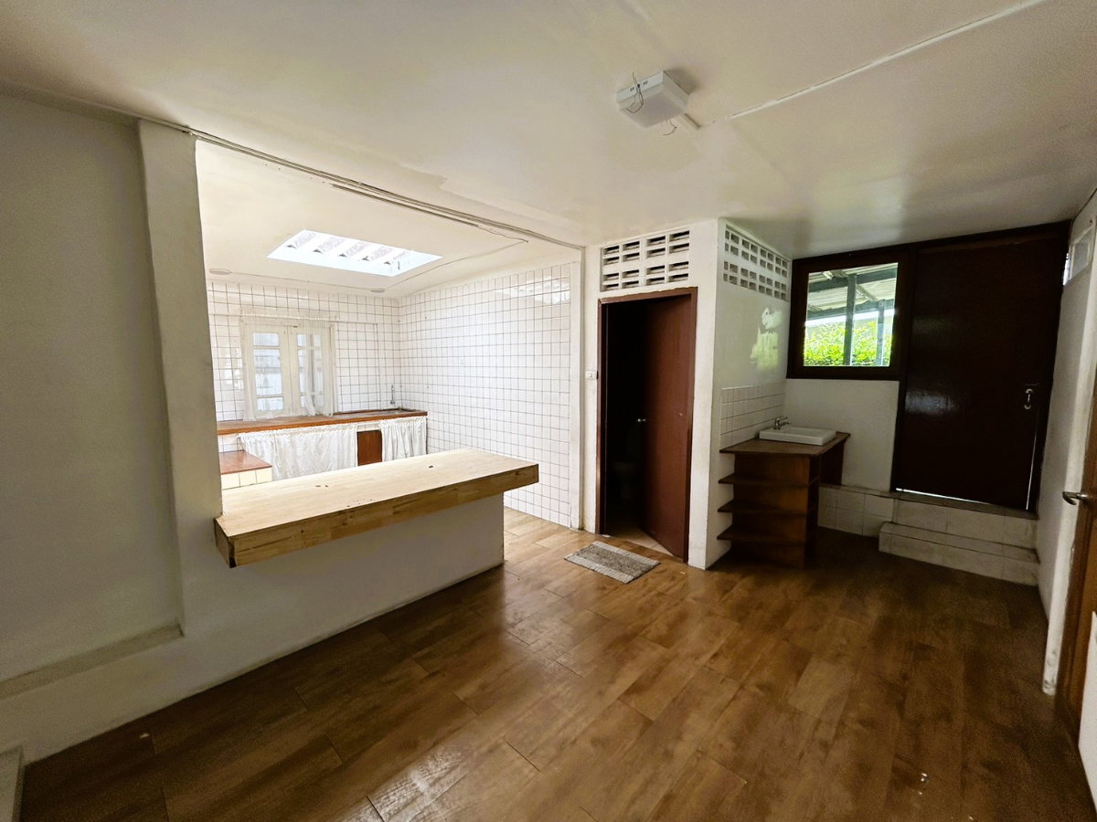 picture Two-story detached house in Mitraphap Village, Soi Onnut 46, Sukhumvit 77 area. - 13/19