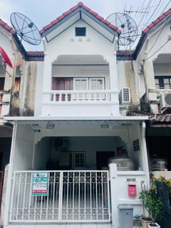 96247 - ขายทาวน์เฮ้าส์ 2 ชั้น หมู่บ้านเลิศอุบล (Lert Ubon Watcharapol) ซอย 8 ห้าแยกวัชรพล 3 ห้องนอน ใกล้ตลาดจินดา ตกแต่งพร้อมอยู่ น้ำไม่ท่วม