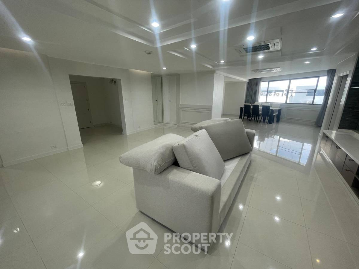 picture Pet-Friendly 3-BR President Park Condominium Near MRT Queen Sirikit (ID 3399994) - 1/10