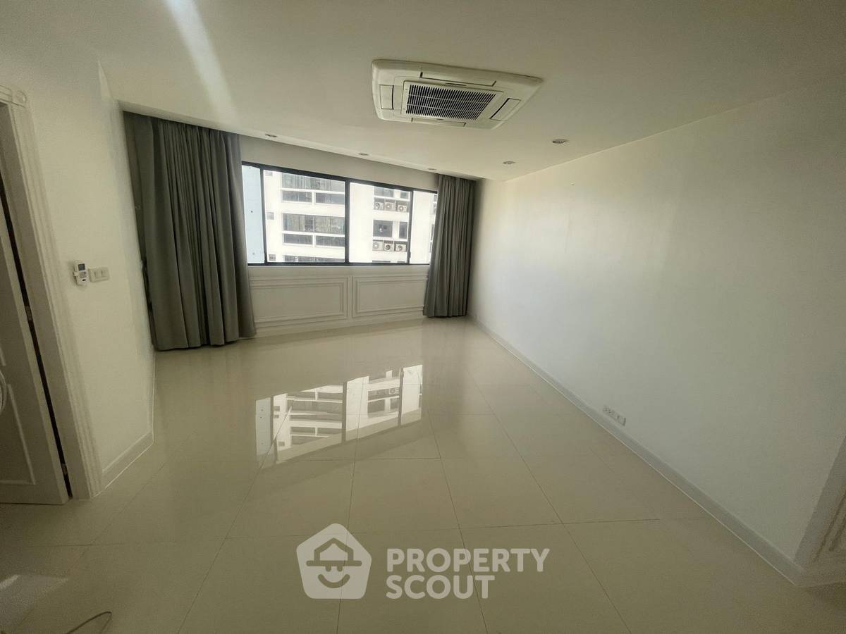 picture Pet-Friendly 3-BR President Park Condominium Near MRT Queen Sirikit (ID 3399994) - 4/10