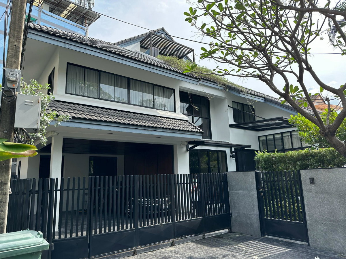 รูป LTH16330 - Pool Villa for Sale | Thonglor | Near BTS Thong Lo | 85 Sq.wah | 340 Sq.m. | 4 Beds | 4 Baths | 130MB - รูปที่ 1/8