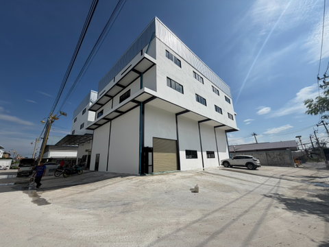For rent, newly built 3-story warehouse (corner house) in Soi King Kaew 37. Near Suvarnabhumi Airport (WH6906)