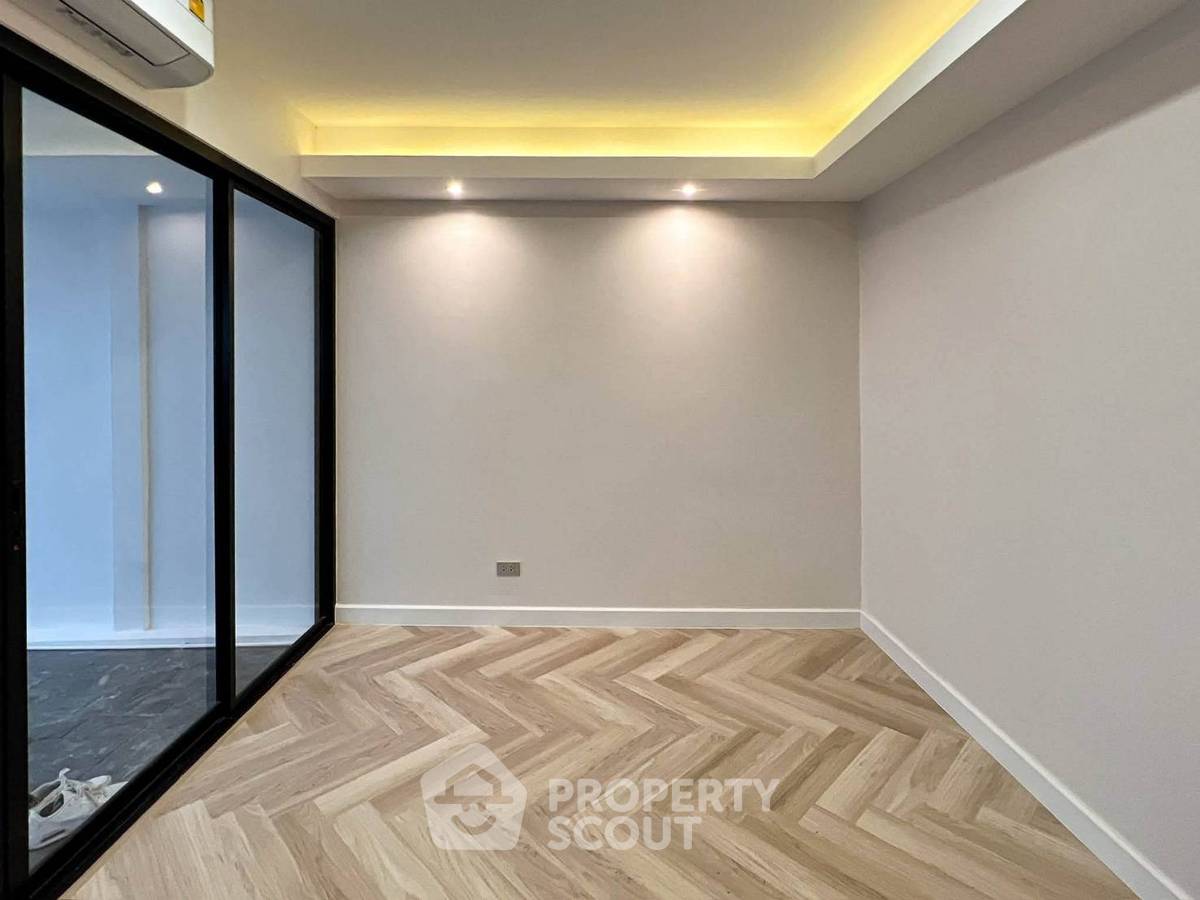picture 4-BR Townhouse near ARL Ramkhamhaeng (ID 3394040) - 7/12