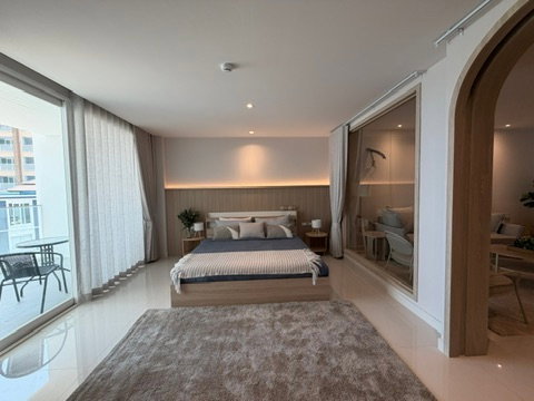 picture Beachfront Jomtien condo renovated only 30k THB - 1/18