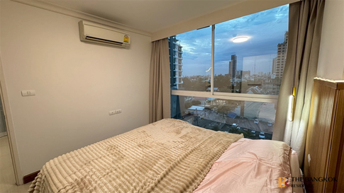 Chateau In Town Phaholyothin 11 is a condominium project, developed by CMC Group, located at Soi Sena Ruam, Samsen Nai, Phaya Thai, Bangkok 10400. Construction of Chateau In Town Phaholyothin 11 was c คอนโดย่าน CBD ราคาถูกกว่าตลาด ใกล้ BTS สถานีเสนาร่วม