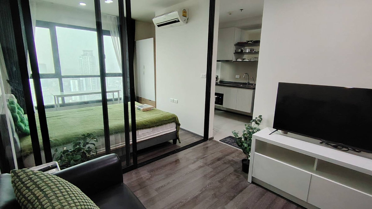 รูป ให้เช่าด่วน! ห้องคอนโด วิวสูงโปร่ง ราคาพิเศษ 1ห้องนอน ที่ The Base Park West Btsอ่อนนุช - รูปที่ 1/10