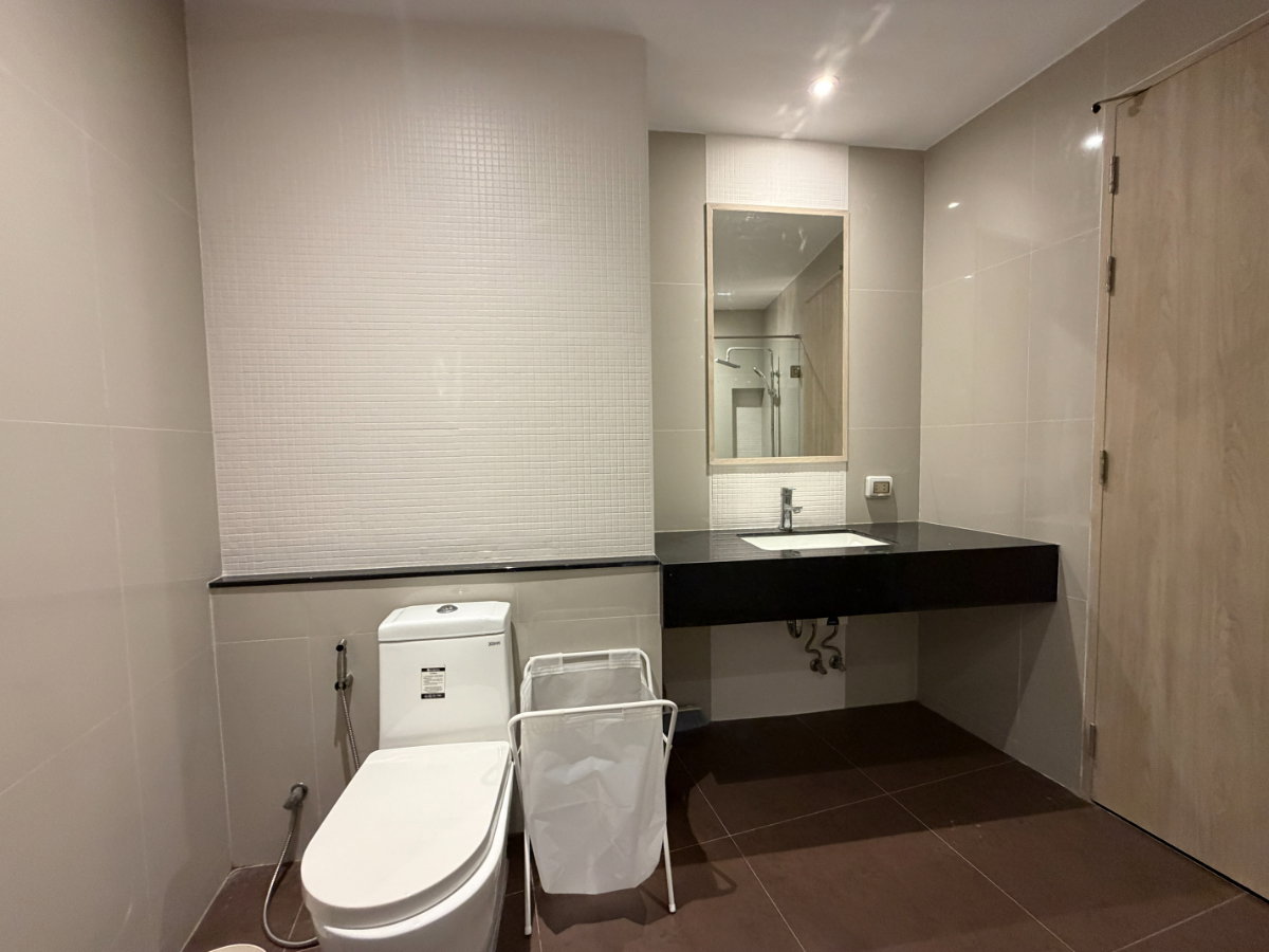 picture Beachfront Jomtien condo renovated only 30k THB - 14/18