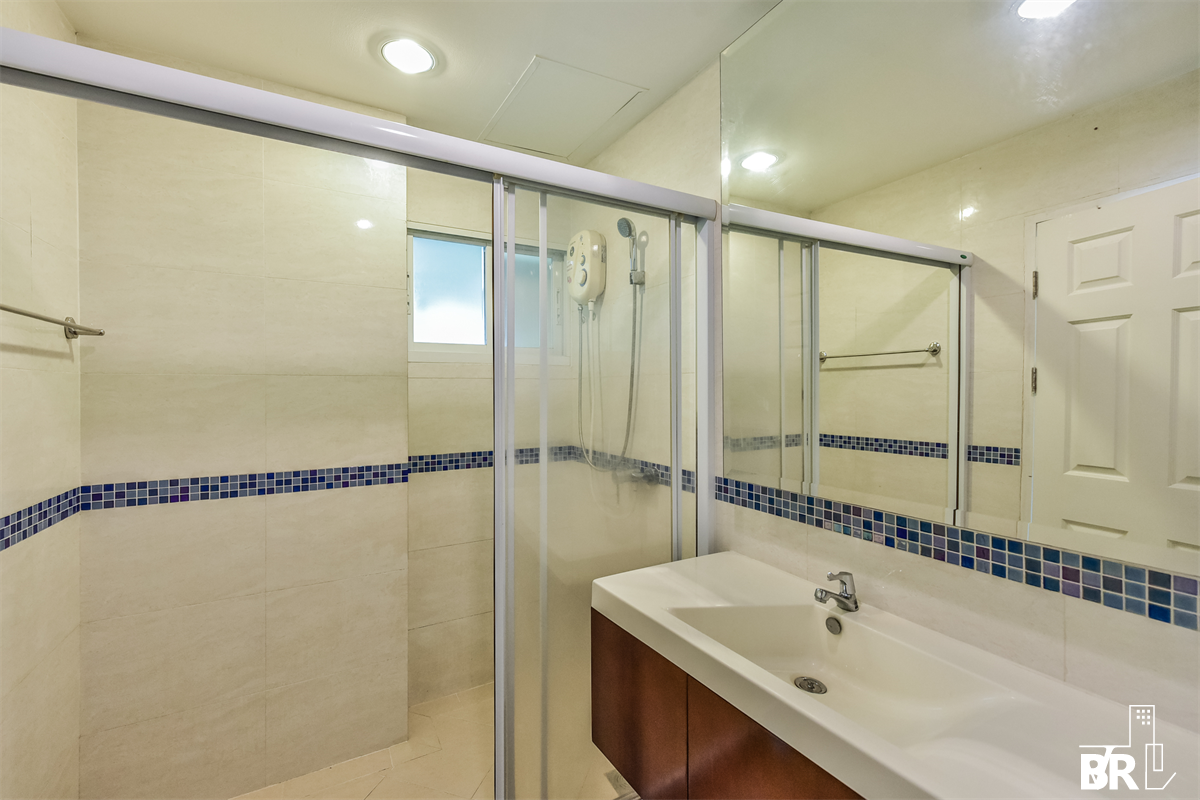 picture Life@Phahol 18 Location Near Employment, Surrounded by Lifestyles near BTS Saphan Khwai - 9/10