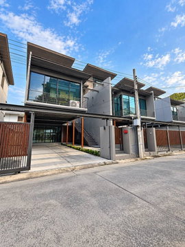 🏦 #Home office for rent #City center 🎉🎉  📍Located in Ratchada-Rama 9, at the beginning of Soi Saha Auction.