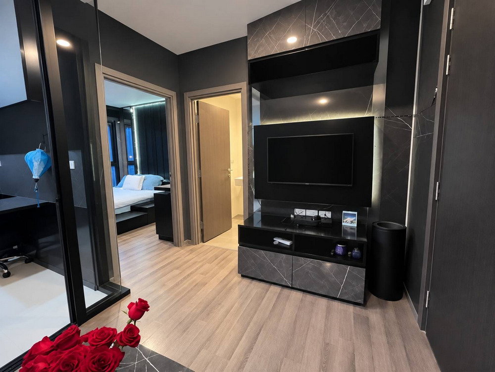 รูป Call : 091-949-9463 / Condo The Base Park East ใกล้ BTS อ่อนนุช 30 ตร.ม 1 ห้องนอน 1 ห้องครัว เฟอร์นิเจอร์บิ้วท์อิน - รูปที่ 2/11