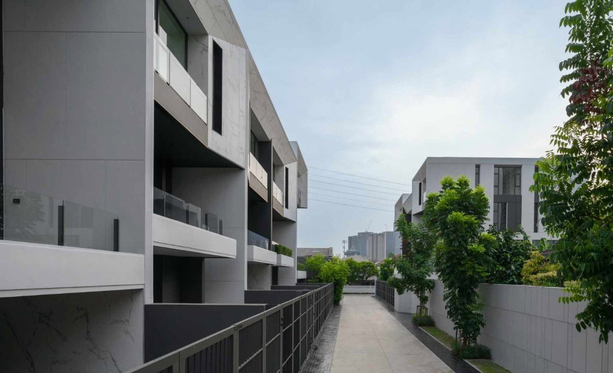 picture Townhome for sale near Lat Phrao Intersection, opposite Union Mall - 2/5