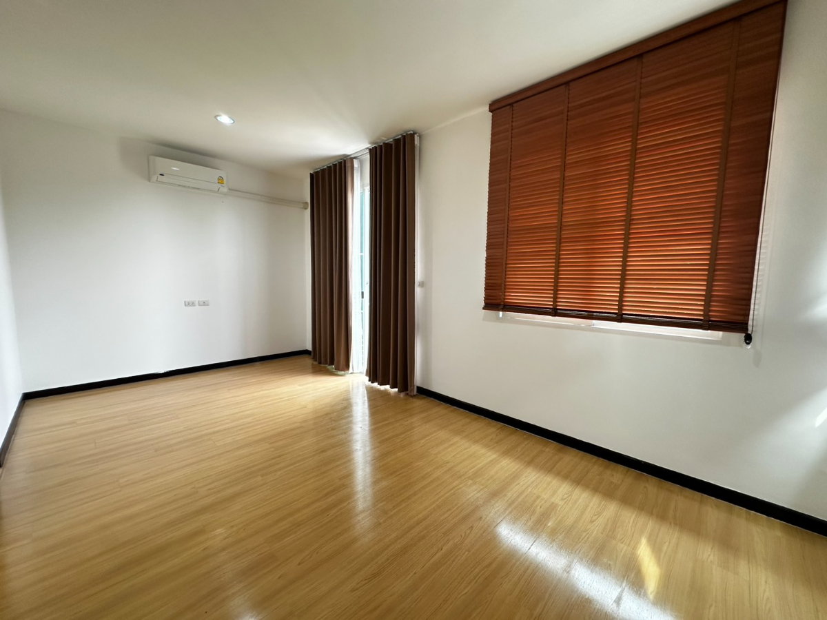 picture For Sale: Corner-Plot Townhome at Poomthara Kanchanaphisek – Bang Bua Thong - 6/15