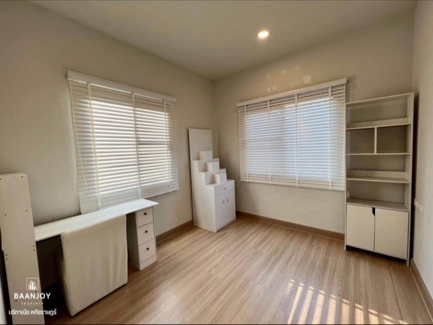 รูป 🏡✨ ให้เช่าทาวน์โฮมหลังมุม บริทาเนีย วงแหวน–จตุโชติ 3 ห้องนอน 3 ห้องน้ำ บ้านใหม่ พร้อมเฟอร์นิเจอร์ครบ! 🚗 จอดรถได้รวม 3 คัน - รูปที่ 14/18