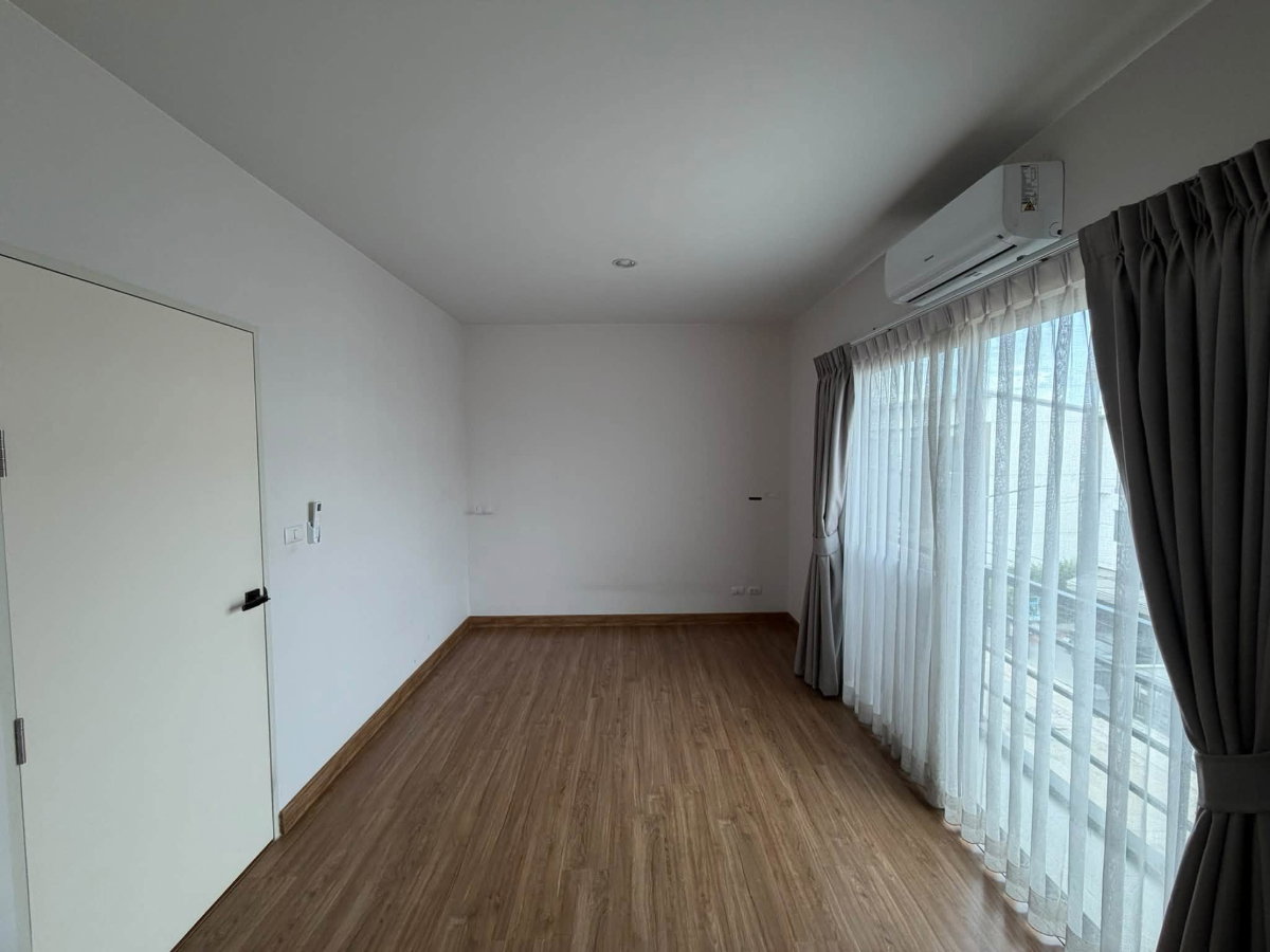 รูป 🏡🔥 ขาย–ให้เช่า ทาวน์โฮม 3 ชั้น บ้านกลางเมือง พหลฯ–รามอินทรา | บ้านสภาพใหม่ ติดถนนเทพรักษ์ ใกล้ BTS สายหยุด เดินทางเข้าเมืองสะดวก - รูปที่ 4/16