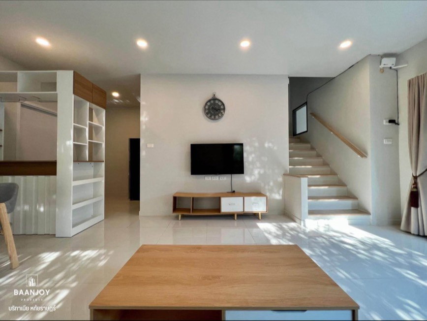 รูป 🏡✨ ให้เช่าทาวน์โฮมหลังมุม บริทาเนีย วงแหวน–จตุโชติ 3 ห้องนอน 3 ห้องน้ำ บ้านใหม่ พร้อมเฟอร์นิเจอร์ครบ! 🚗 จอดรถได้รวม 3 คัน - รูปที่ 3/18