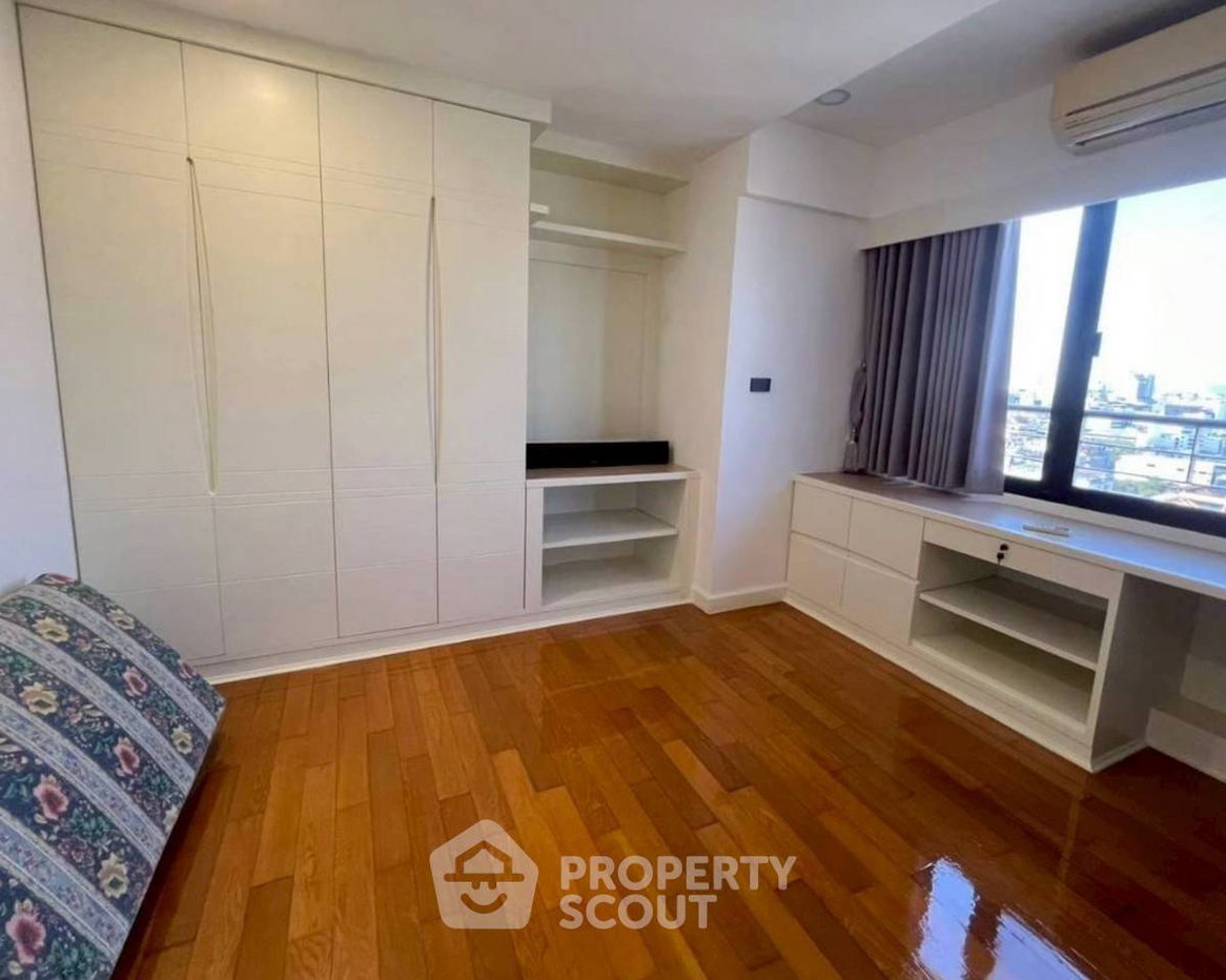 picture 3-BR Condo at Siphaya River View Condominium near MRT Hua Lamphong (ID 2193794) - 16/21