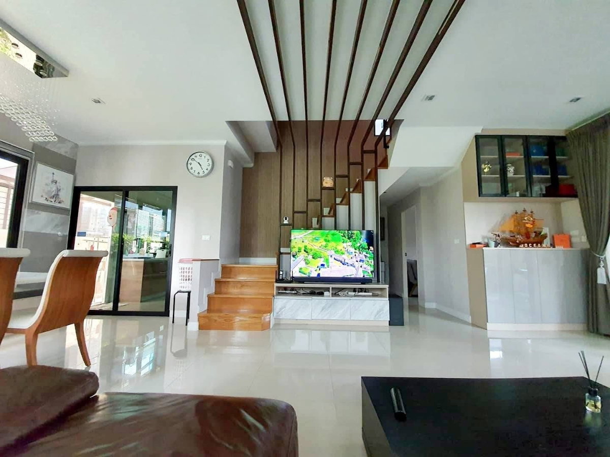 รูป 🏡✨ ขายบ้านแฝดหรู 3 ชั้น ศุภาลัย เอสเซ้นส์ ลาดพร้าว | บิวท์อินครบกว่า 3 ล้านบาท พร้อมอยู่ ใกล้ MRT สายสีเหลือง - รูปที่ 3/15