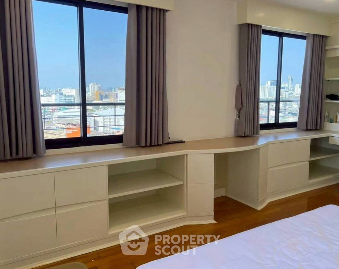 picture 3-BR Condo at Siphaya River View Condominium near MRT Hua Lamphong (ID 2193794) - 18/21
