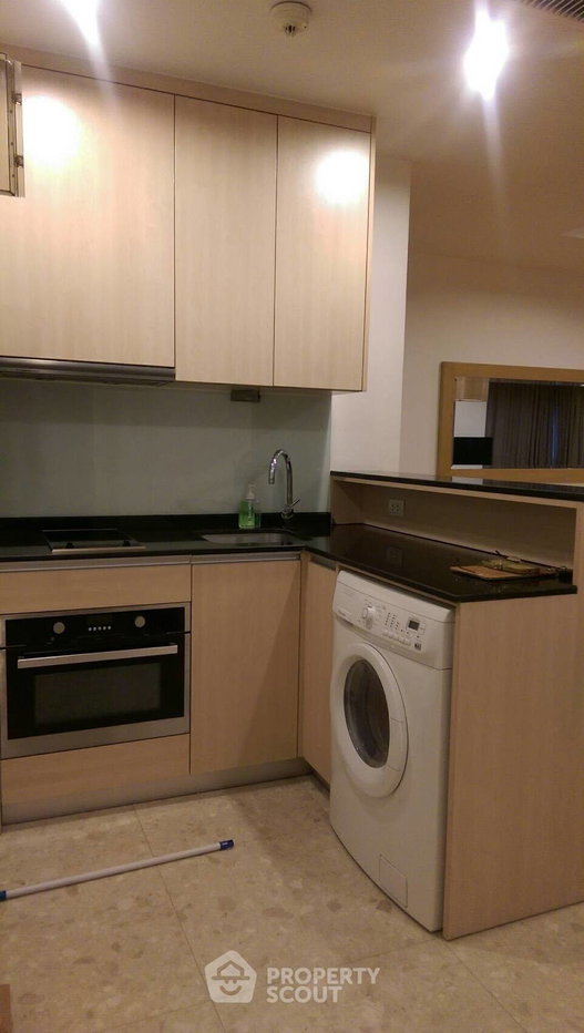 picture 1-BR Condo at Sathorn Gardens near MRT Si Lom (ID 635485) - 2/7
