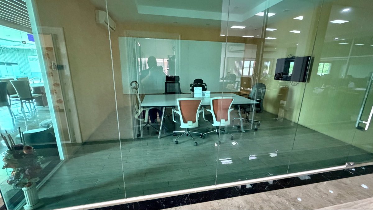 picture warehouse, showroom, and complete office. Prime location in the Ekkachai - Bang Bon area. - 2/20