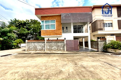 บ้านเดี่ยว สถาบันการบินพลเรือน : ขายบ้านเดี่ยว 2 ชั้น ซอยวิภาวดีรังสิต 20 แยก 8 หลังมุม ใกล้เซ็นทรัล ลาดพร้าว,MRT ลาดพร้าว